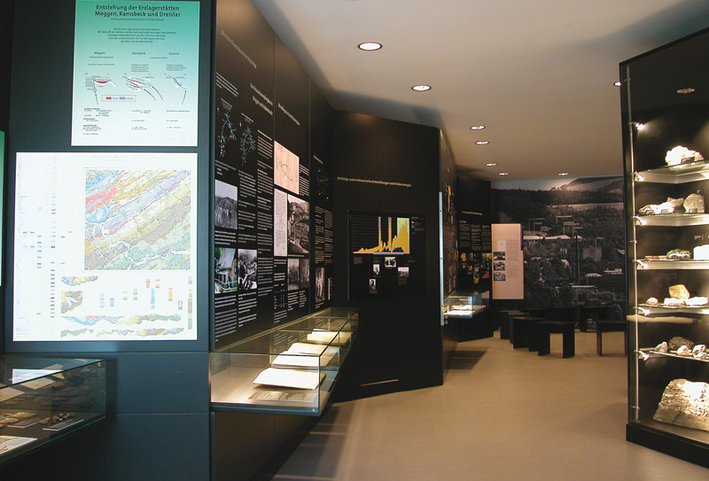 Blick in den musealen Ausstellungsraum des Bergbaumuseums.